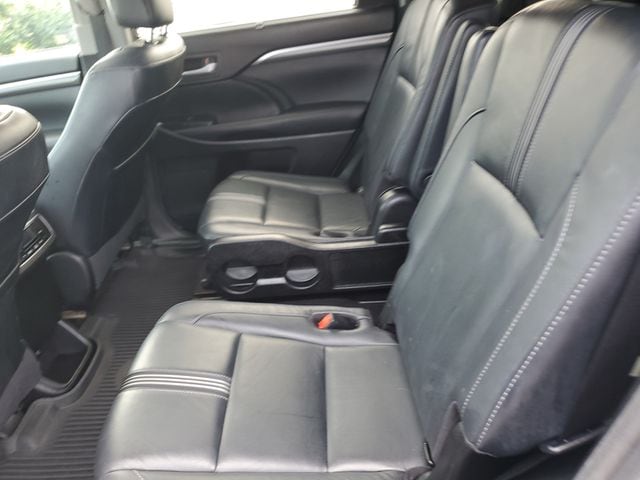 2017 Toyota Highlander SE - Photo 13
