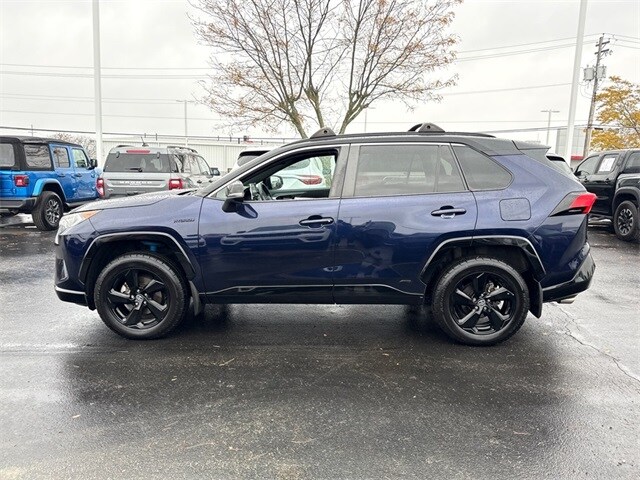 2020 Toyota RAV4 Hybrid XSE photo 2