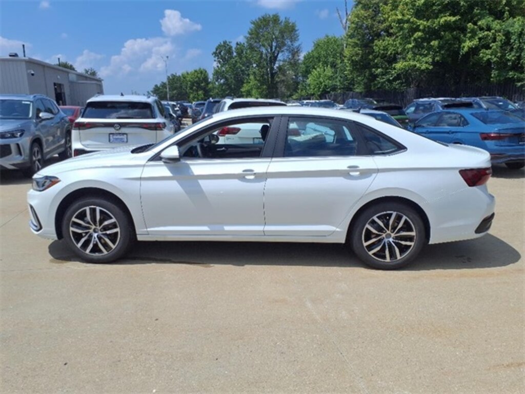 Used 2025 Volkswagen Jetta 1.5T SE Sedan