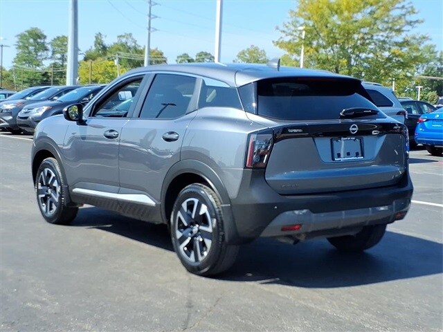 2025 Nissan Kicks SV photo 3