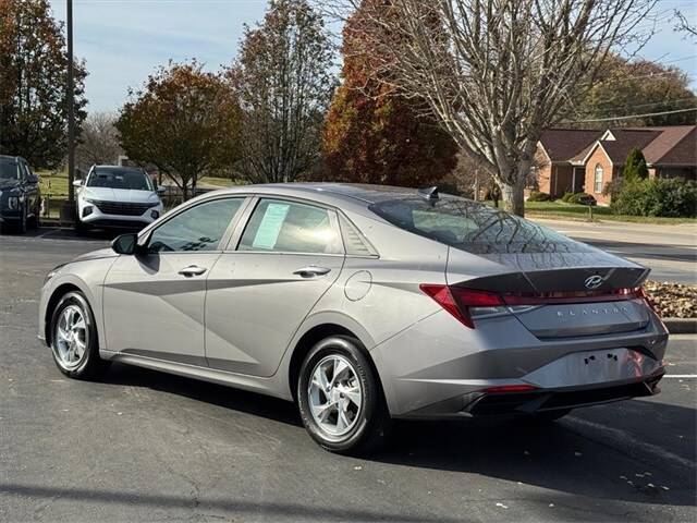 2023 Hyundai Elantra SE photo 4