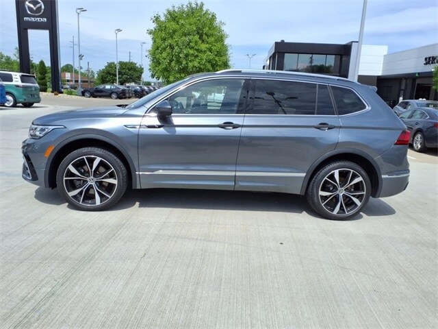 2023 Volkswagen Tiguan SEL R-Line Black photo 3