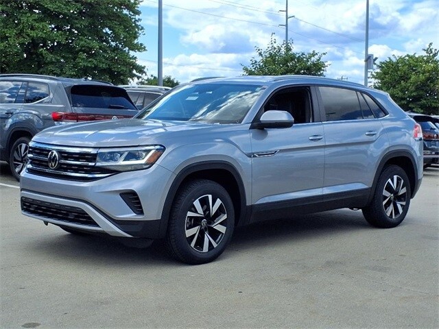 2022 Volkswagen Atlas Cross Sport SE photo 2