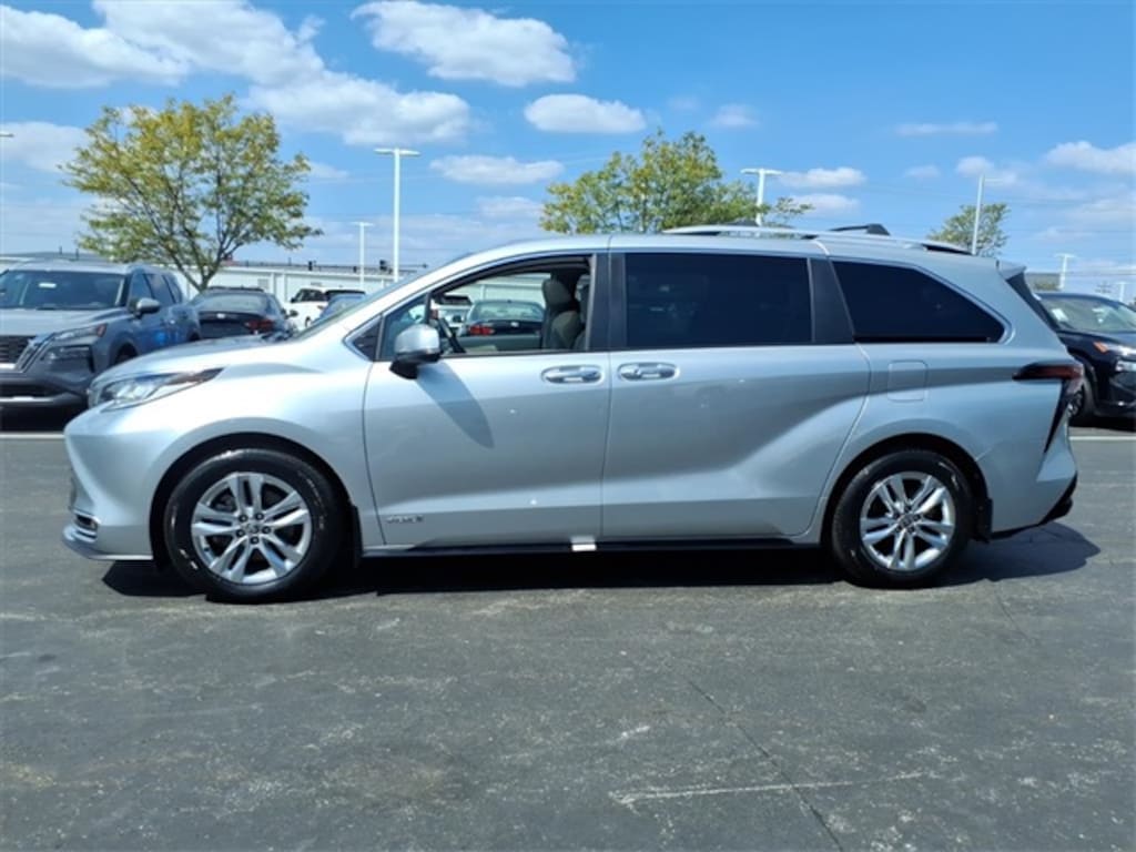 Used 2021 Toyota Sienna Limited Minivan/Van