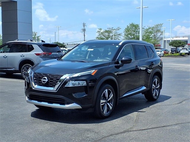 2023 Nissan Rogue Platinum photo 2