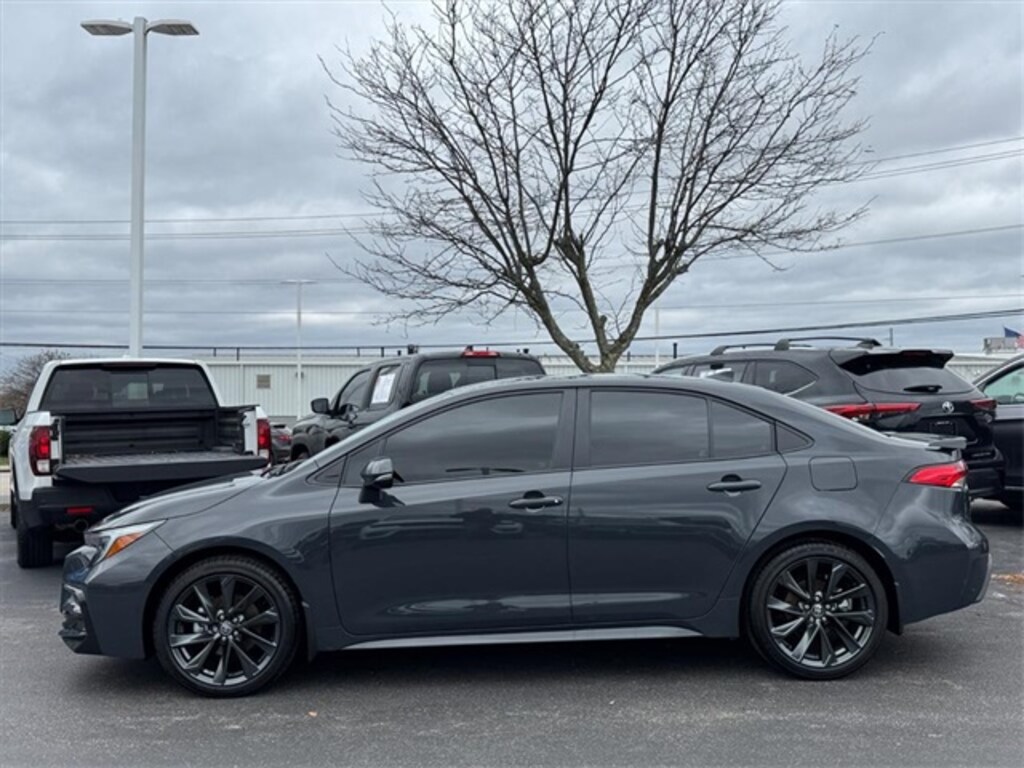 Used 2025 Toyota Corolla SE Sedan