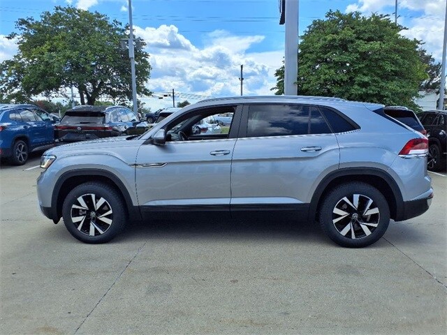 2022 Volkswagen Atlas Cross Sport SE photo 3