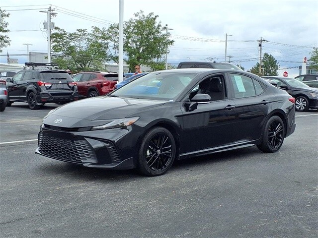 2025 Toyota Camry SE photo 2