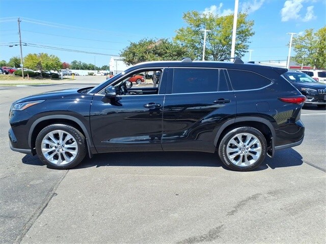 2023 Toyota Highlander Limited photo 2