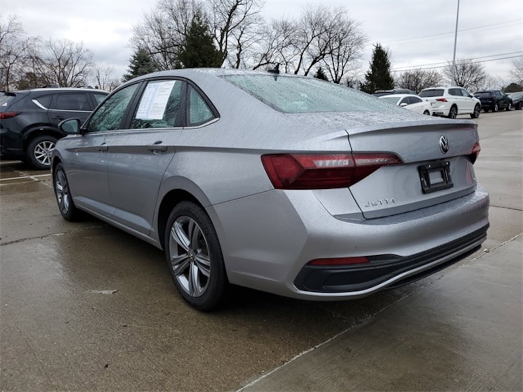 Used 2024 Volkswagen Jetta 1.5T SE Sedan
