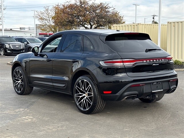 2023 Porsche Macan T photo 3