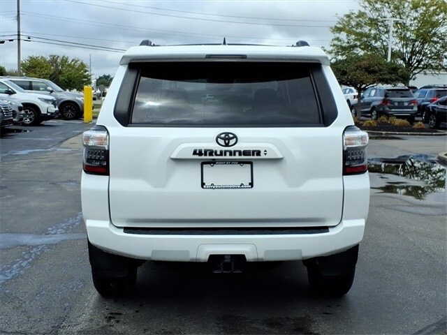 2022 Toyota 4Runner SR5 photo 4