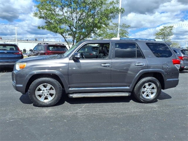 2013 Toyota 4Runner SR5 photo 2