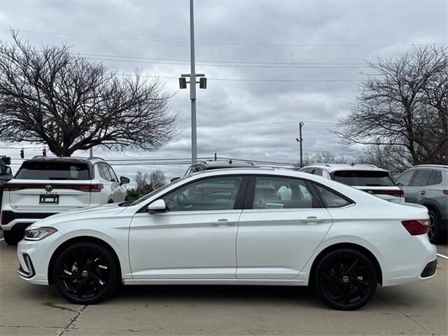 2025 Volkswagen Jetta 1.5T SE photo 3