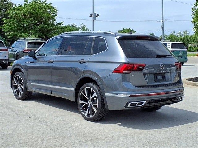 2023 Volkswagen Tiguan SEL R-Line Black photo 4