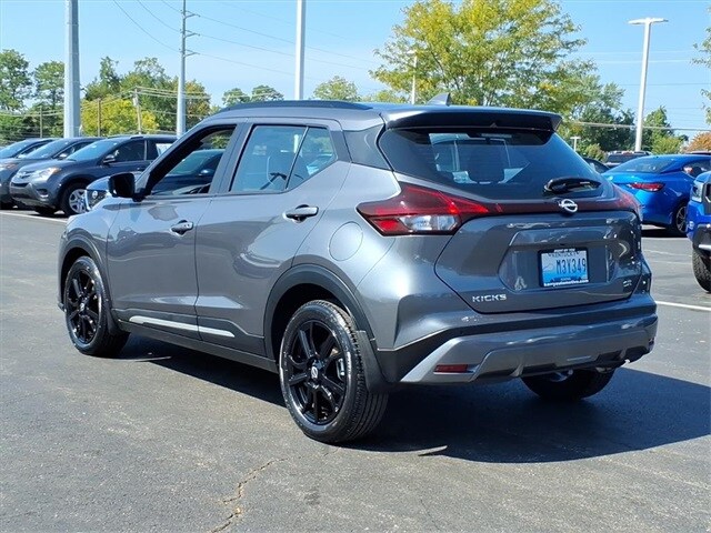 2024 Nissan Kicks SR photo 2