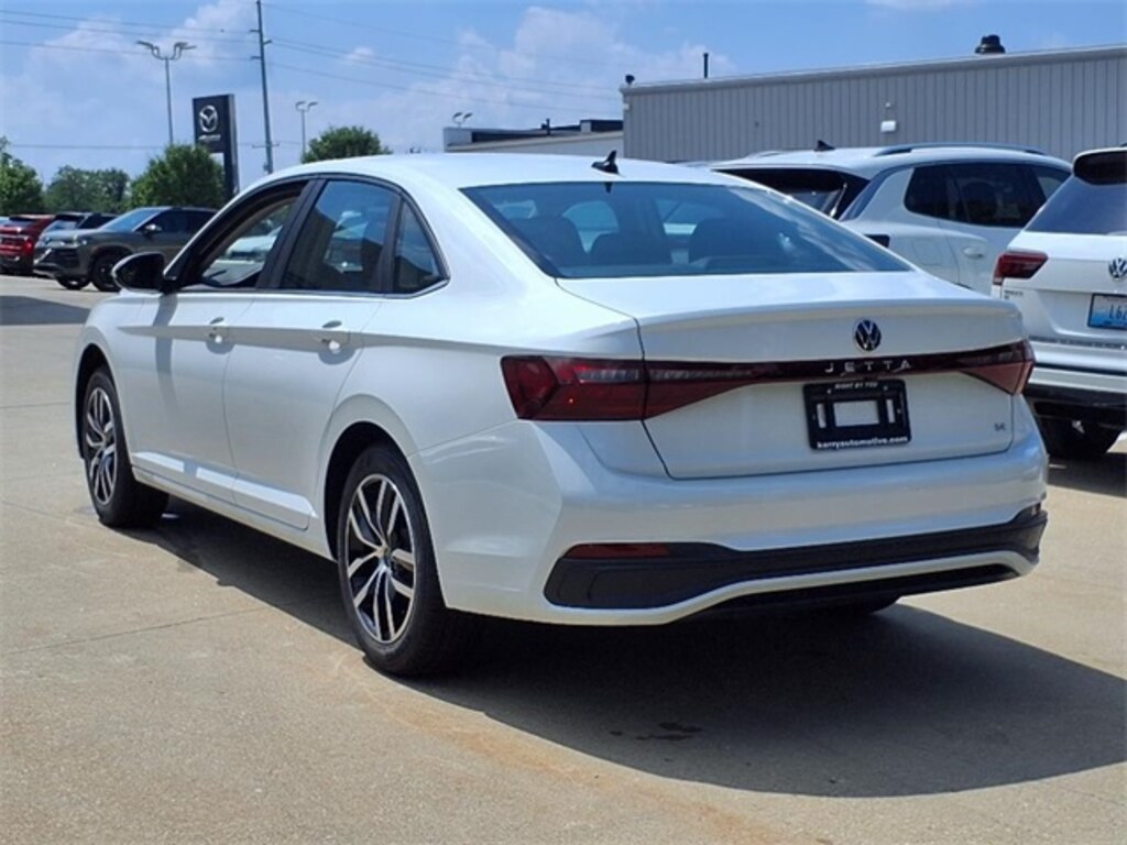 Used 2025 Volkswagen Jetta 1.5T SE Sedan