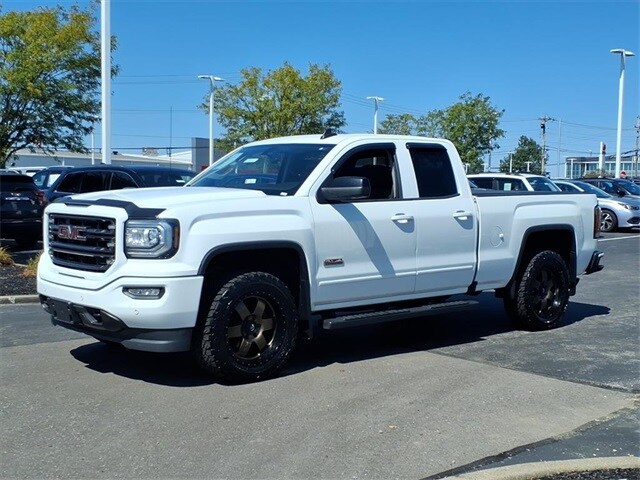2017 Gmc Sierra 1500 SLT photo 2