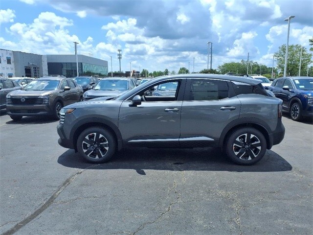 2025 Nissan Kicks SV photo 2