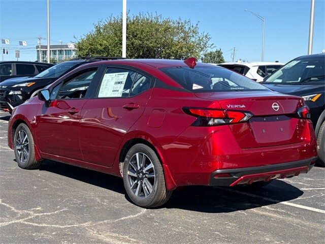 2025 Nissan Versa 1.6 SV photo 3