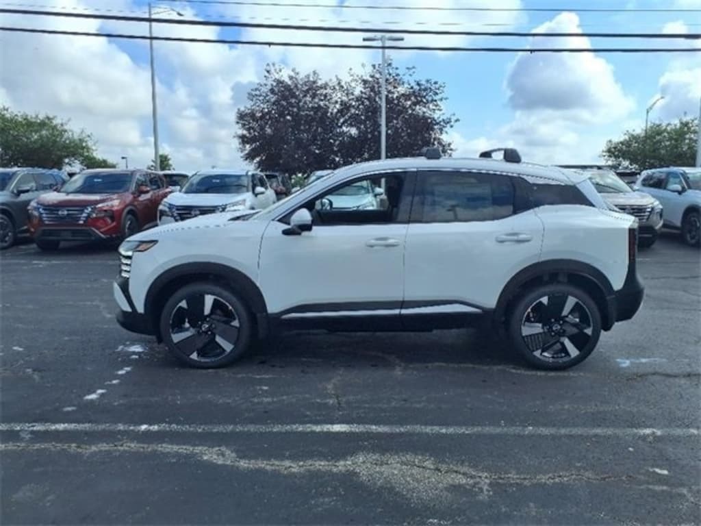 New 2025 Nissan Kicks SR SUV