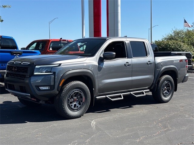 2026 Nissan Frontier PRO-4X photo 2