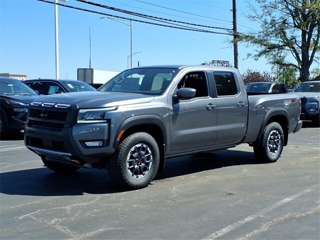 2026 Nissan Frontier PRO-4X photo 2