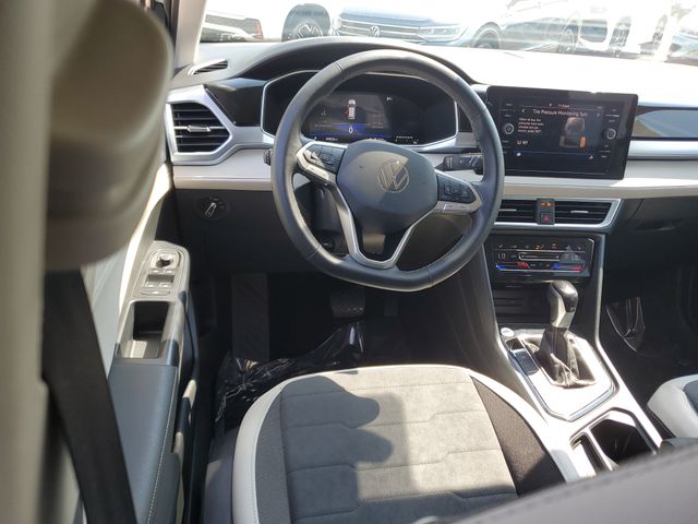 2025 Volkswagen Taos SE - Photo 10