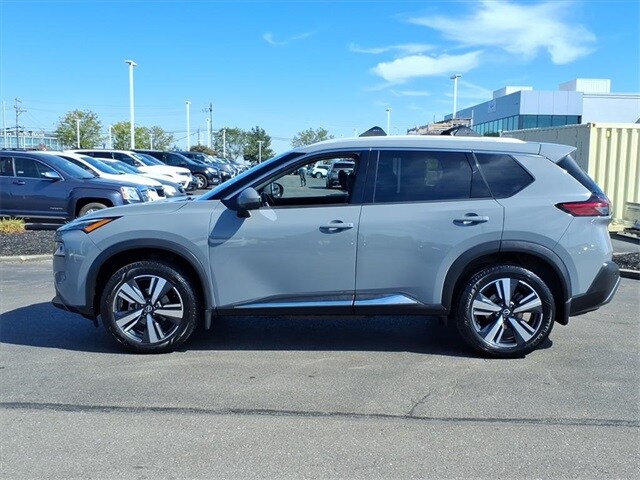 2022 Nissan Rogue SL photo 3