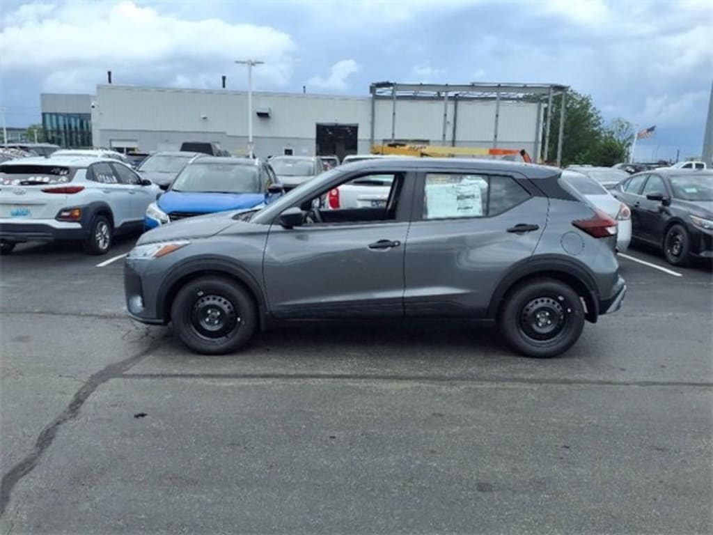 New 2025 Nissan Kicks Play Play SUV