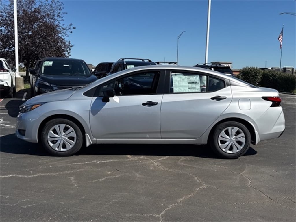 New 2025 Nissan Versa 1.6 S Sedan
