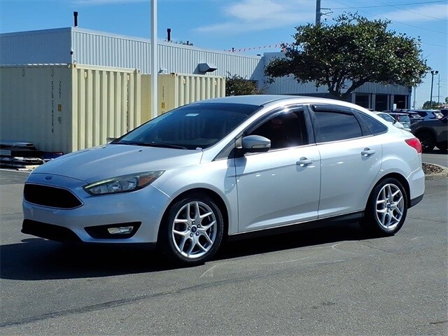 2015 Ford Focus SE photo 2