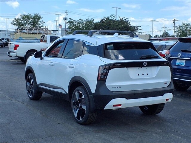 2025 Nissan Kicks SR photo 3