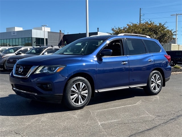2017 Nissan Pathfinder SUV 