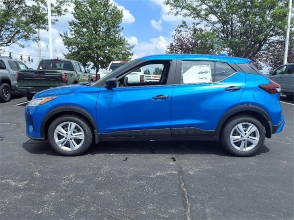 New 2025 Nissan Kicks Play Play SUV