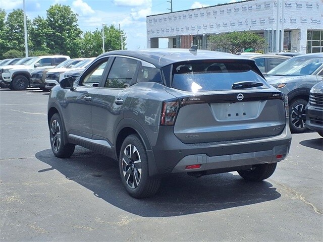 2025 Nissan Kicks SV photo 3