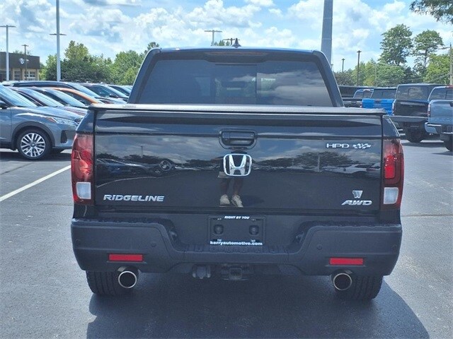 2023 Honda Ridgeline Black Edition photo 4