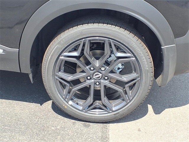 2025 Nissan Kicks SR photo 4