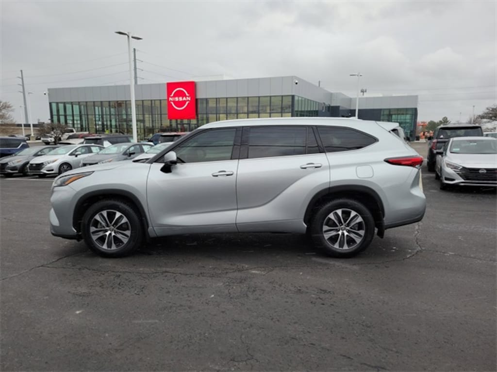 Used 2022 Toyota Highlander XLE SUV