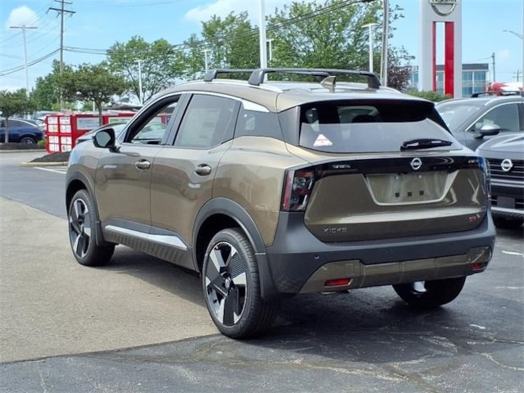 New 2025 Nissan Kicks SR SUV