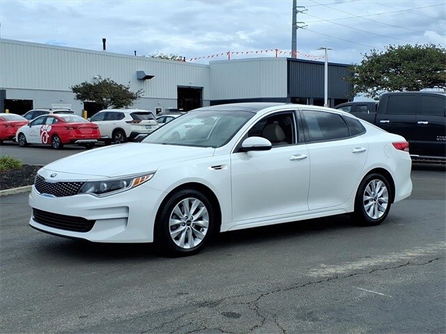2016 Kia Optima EX photo 2