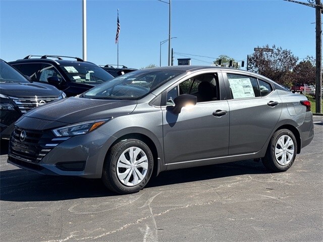 2025 Nissan Versa 1.6 S photo 2