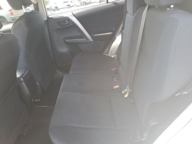 2016 Toyota RAV4 LE - Photo 11