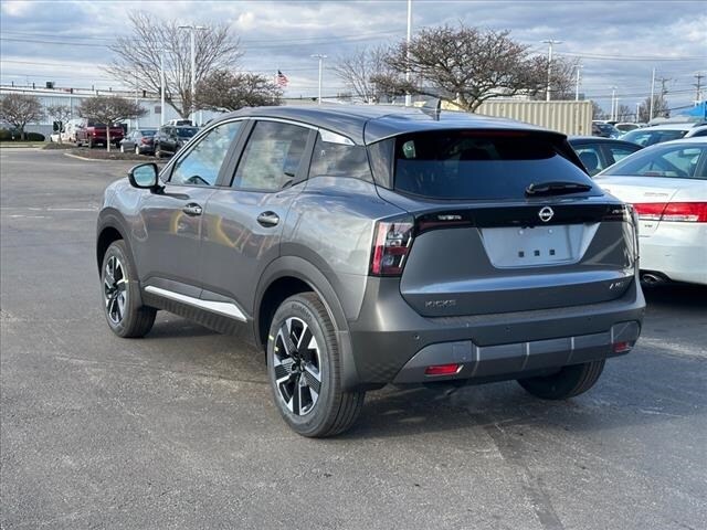 2025 Nissan Kicks SV photo 4