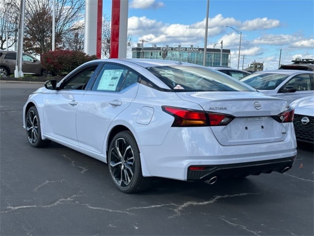 New 2025 Nissan Altima SR Sedan