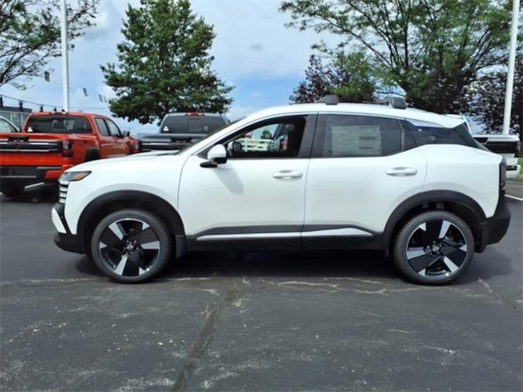 New 2025 Nissan Kicks SR SUV