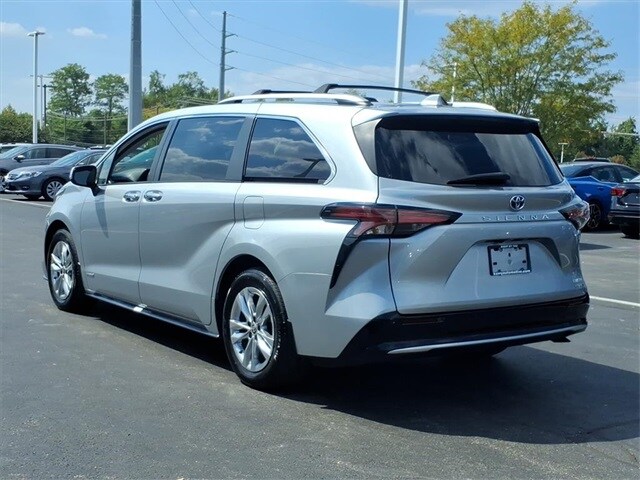 2021 Toyota Sienna Limited photo 2