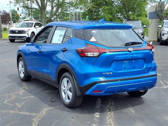 2025 Nissan Kicks Play S photo 3