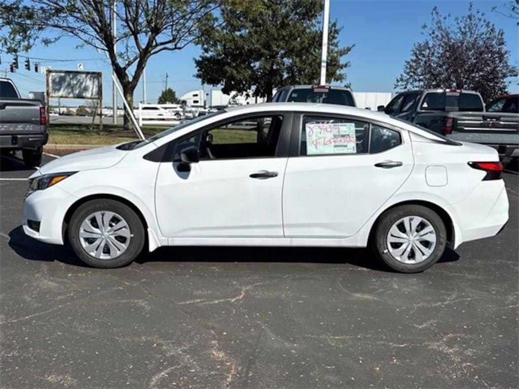 New 2025 Nissan Versa 1.6 S Sedan