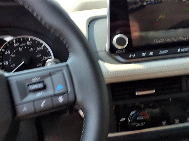 2025 Nissan Rogue SV - Photo 13